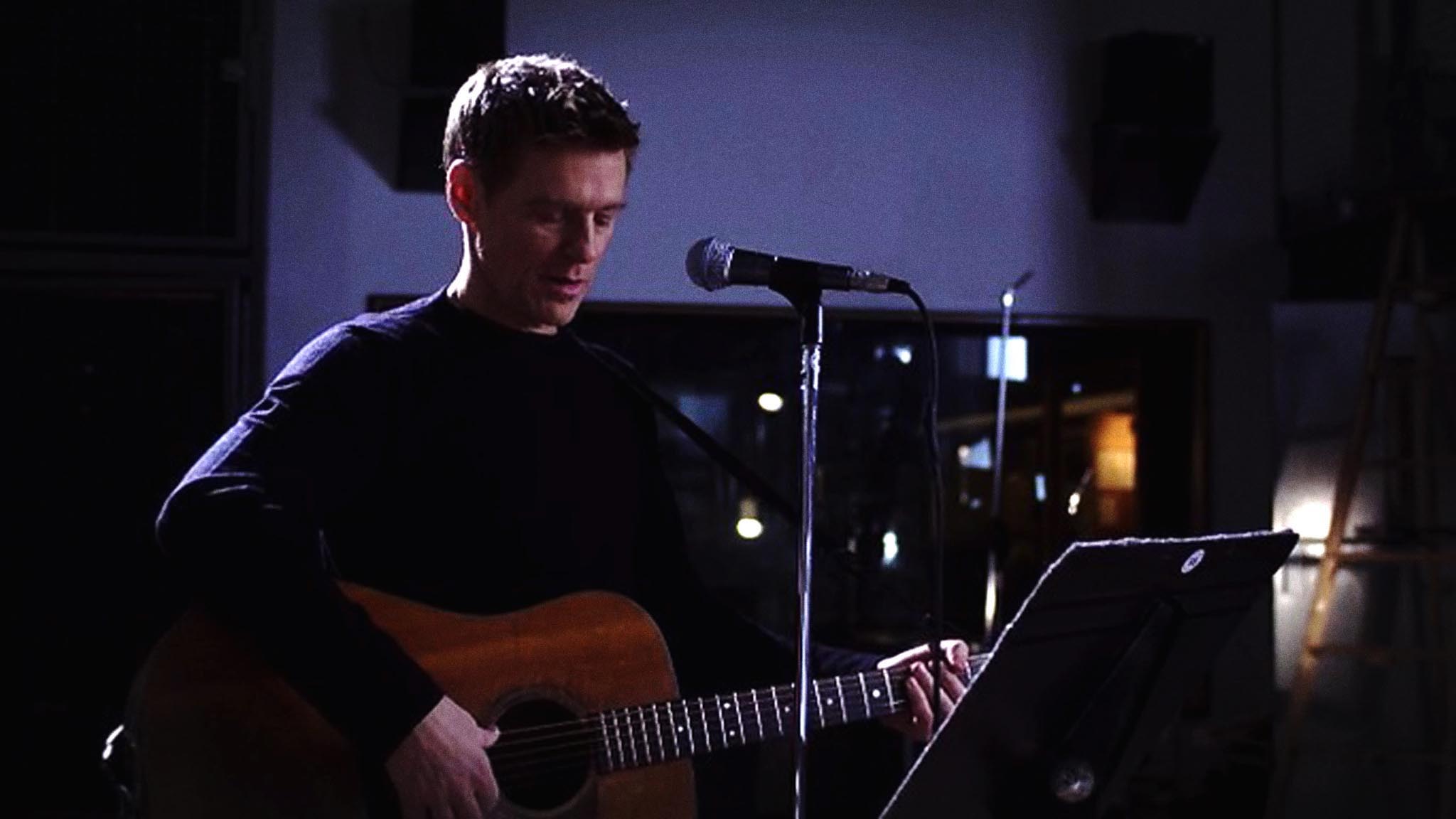 Image représentant la ressource: Bryan Adams : l'essentiel