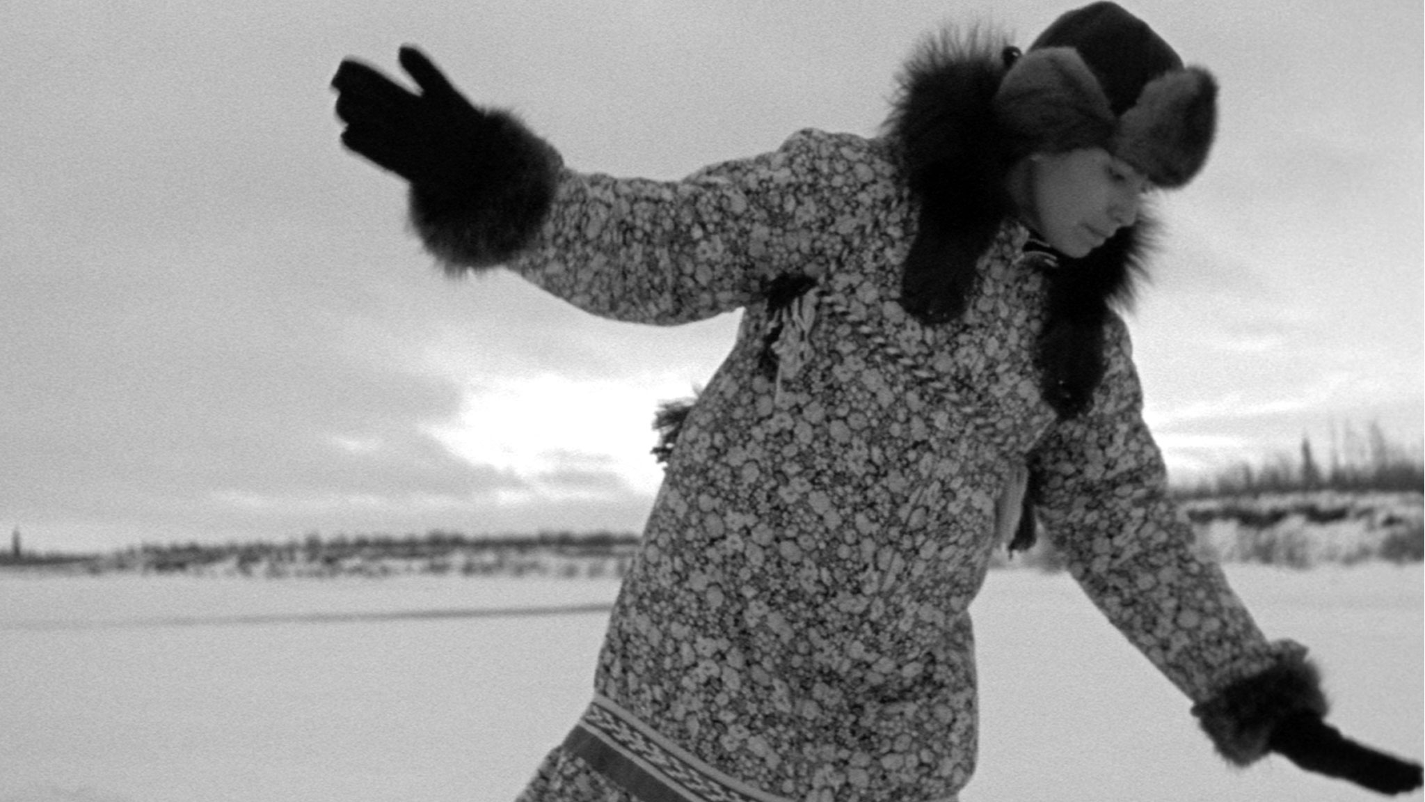 Image représentant la ressource: Nimmikaage (Elle danse pour son peuple)